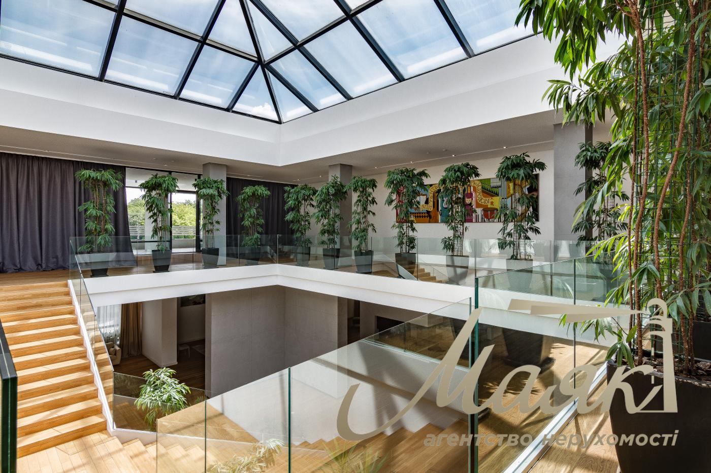 Оренда будівлі 3500м2 у с. с. Красне Перше, поруч із м. Обухів