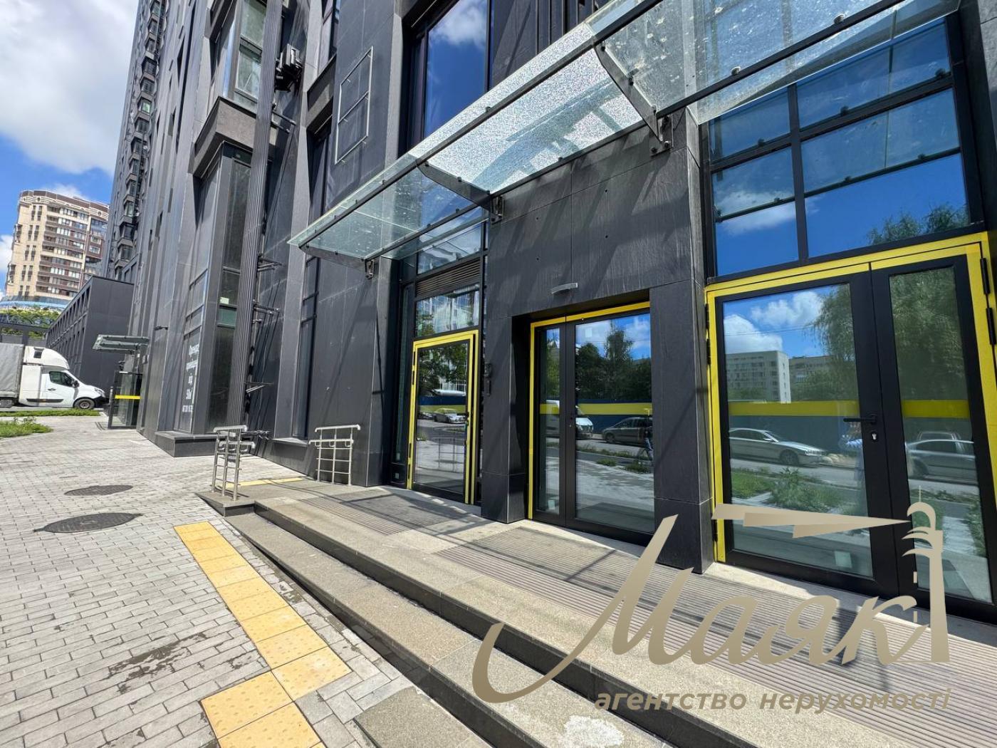 Оренда фасадного приміщення 155м2 у ЖК TRIIINITY, вул. Барбюса Анрі