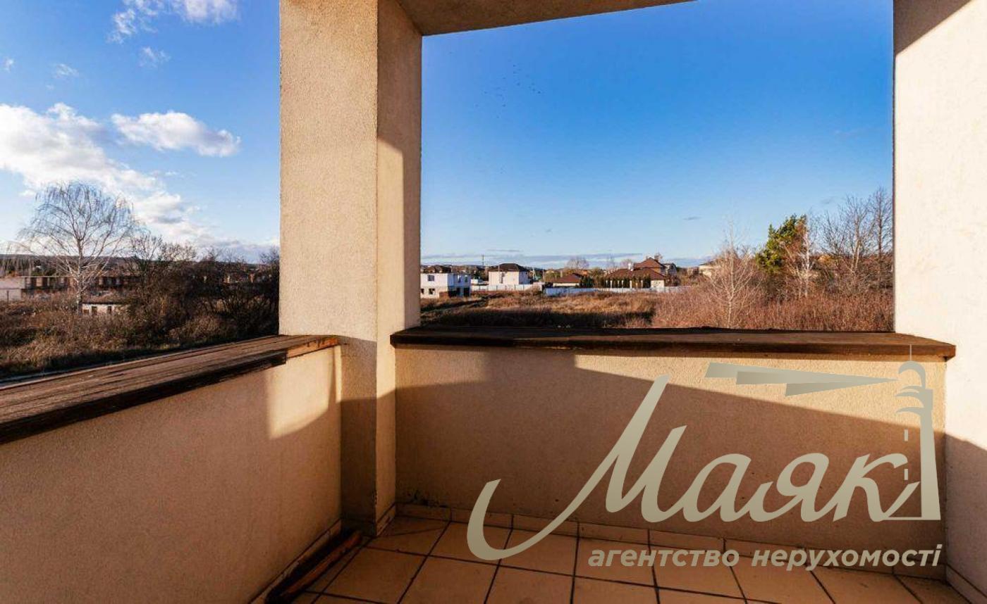 Продажа просторного дома 330м2 с бассейном, 12 соток, рядом озеро и лес в с. Романков.