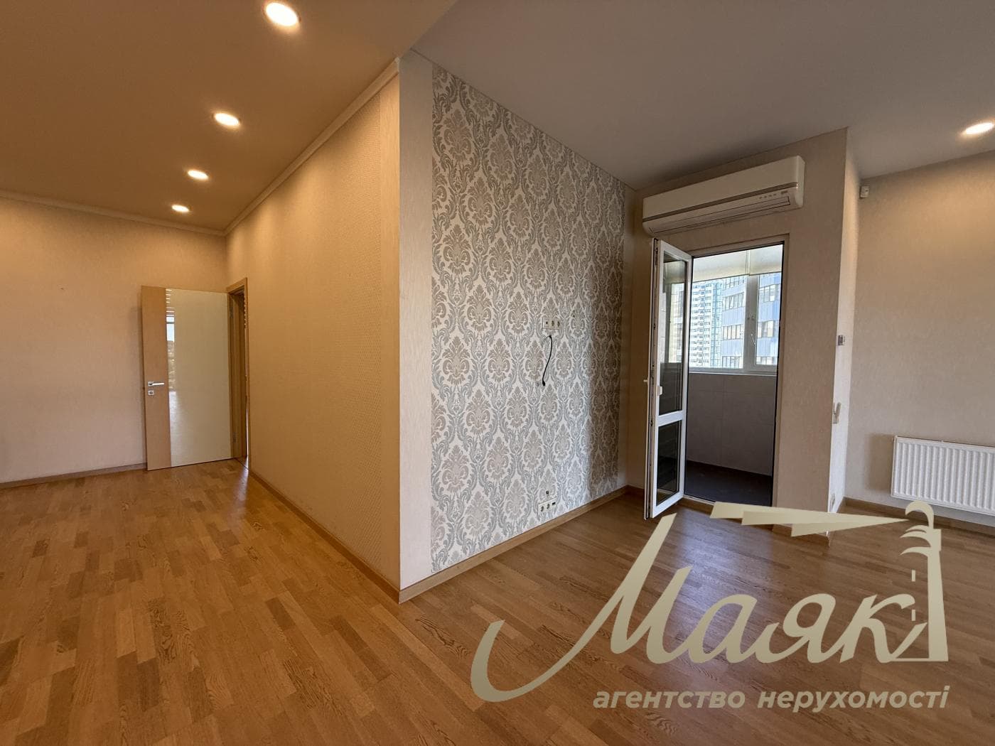 For sale 4-room apartment in LCD "Novopecherskie Lipki" Address: 16, A. Verkhoglyada St. (Dragomirov), Pechersk district.