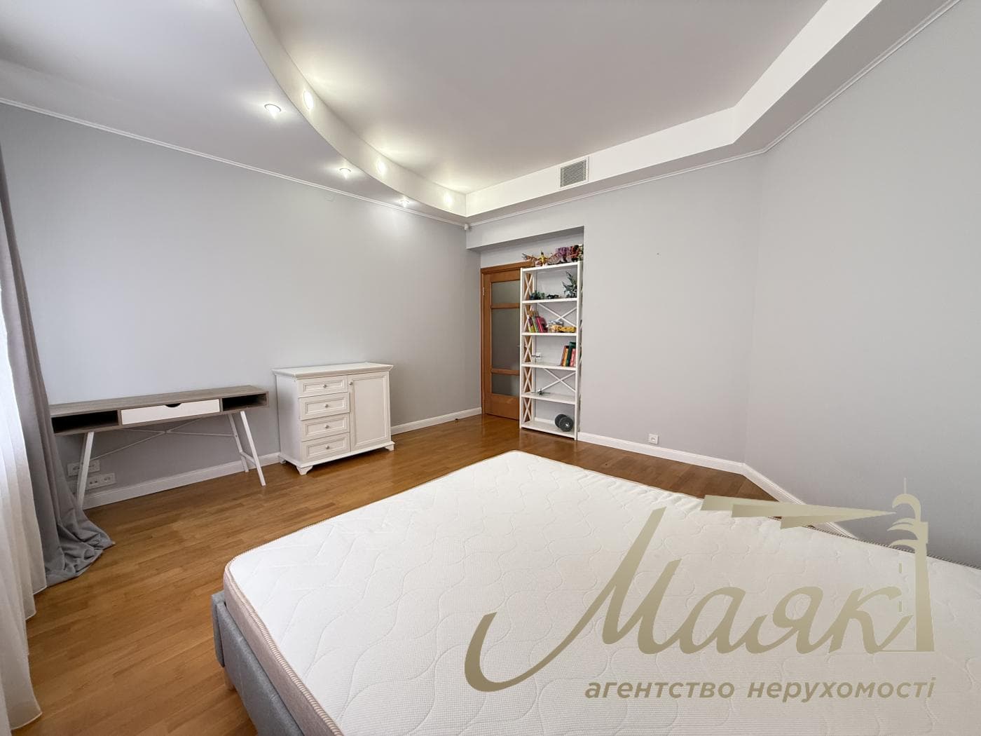 Продажа 3-х комнатной квартиры, Драгомирова, 4, Печерск, Центр!