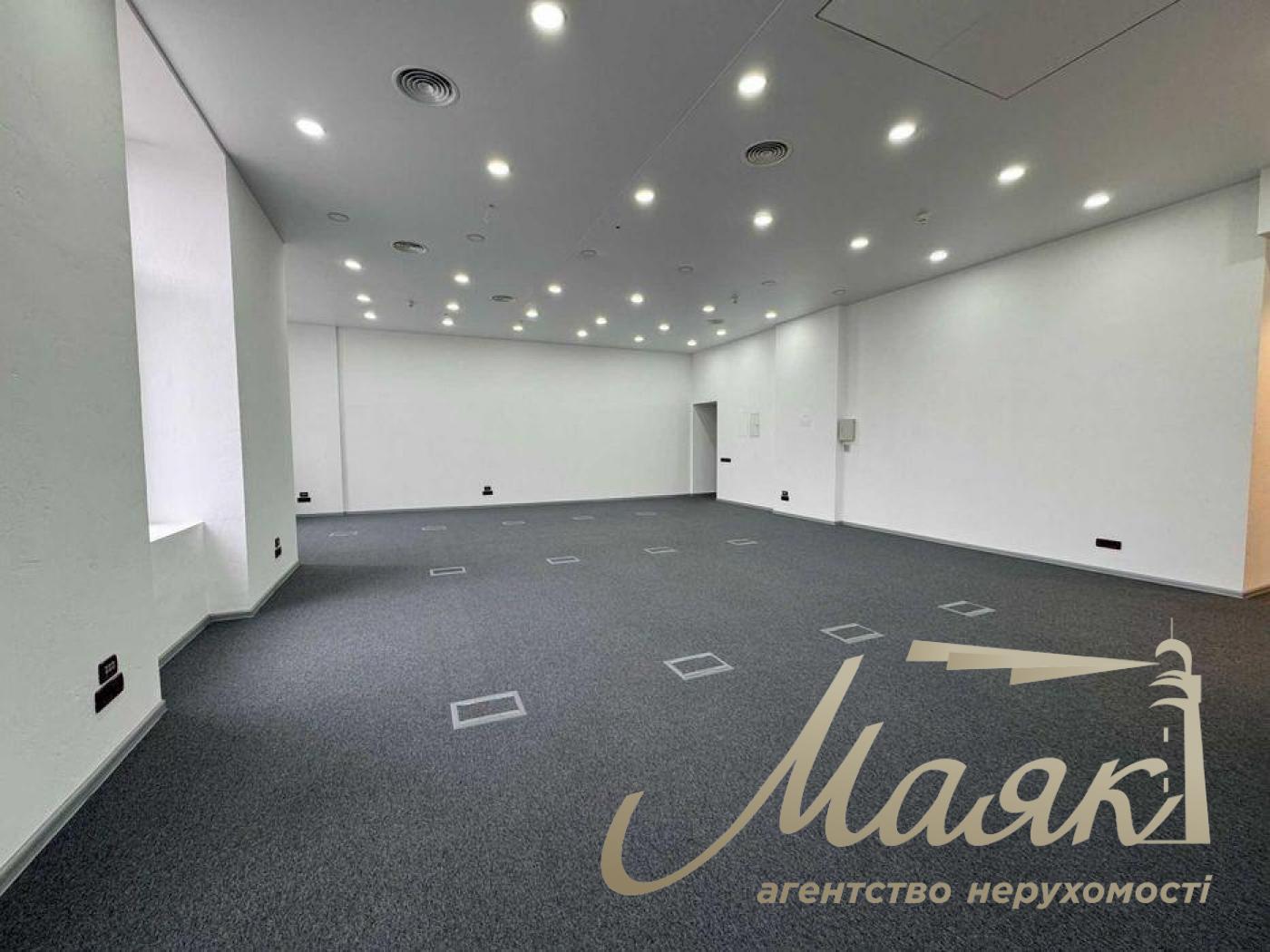 Office for rent 263 sq.m. in BC Europe