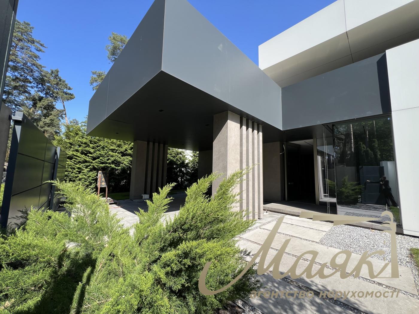 Продажа дома, 305 м2 с бассейном, участок 11 соток, Плюты