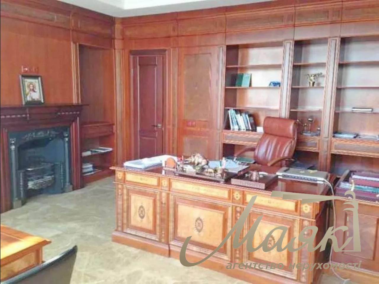 Sales of office space in a picturesque area! St. Verkhnegorskaya. Center. Kyiv