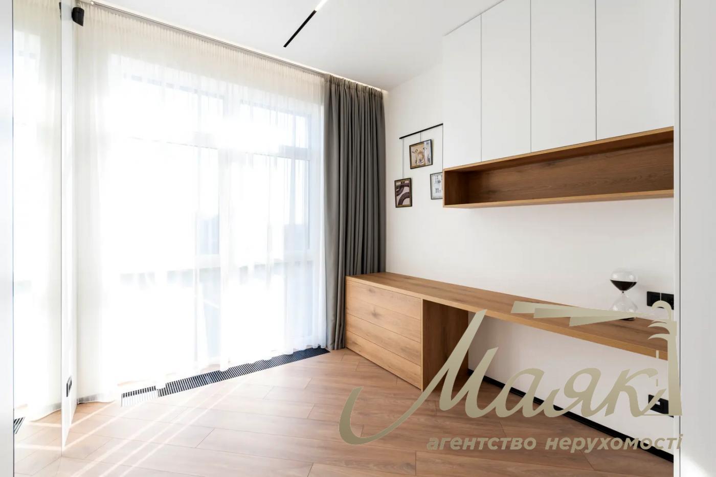 Продаж 3-х кімнатної квартири в ЖК Солом'янський вул. Університетська вул., 17-А