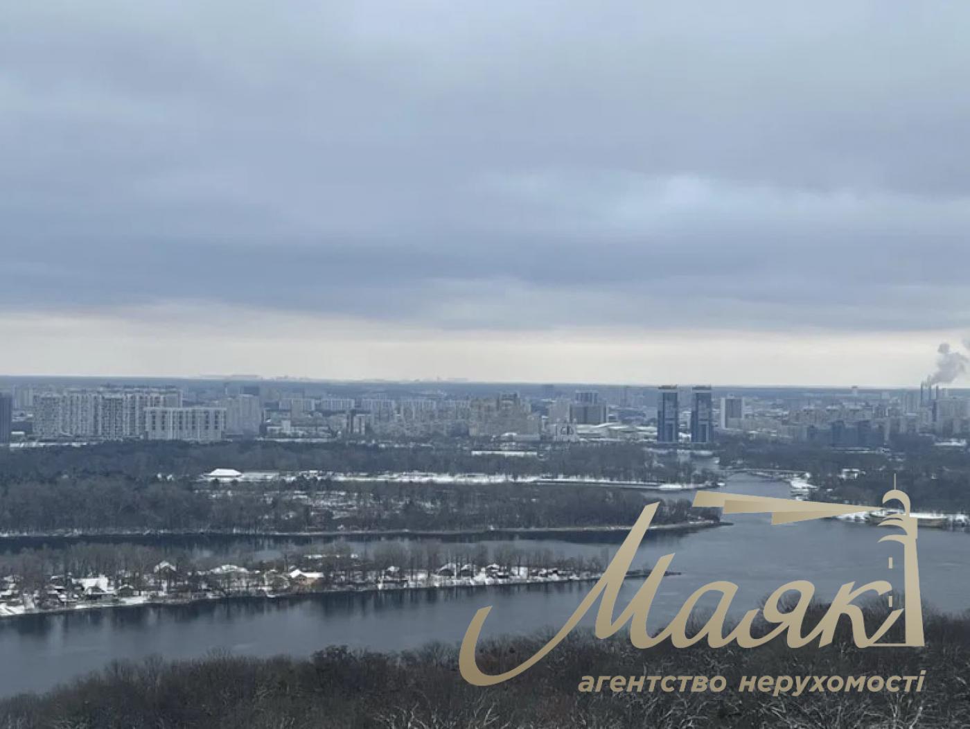 Rent 3-room apartment 198m2 st. Grushevskoho 9A