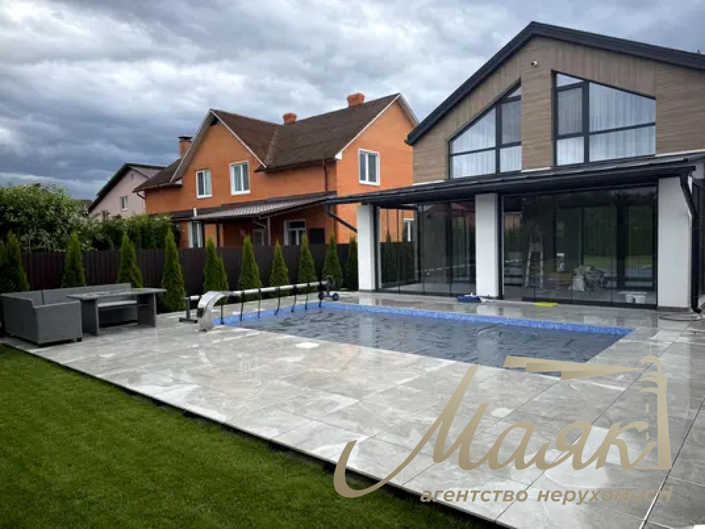 Продаж будинку з новим ремонтом 145м2, терасою та басейном у Глевасі