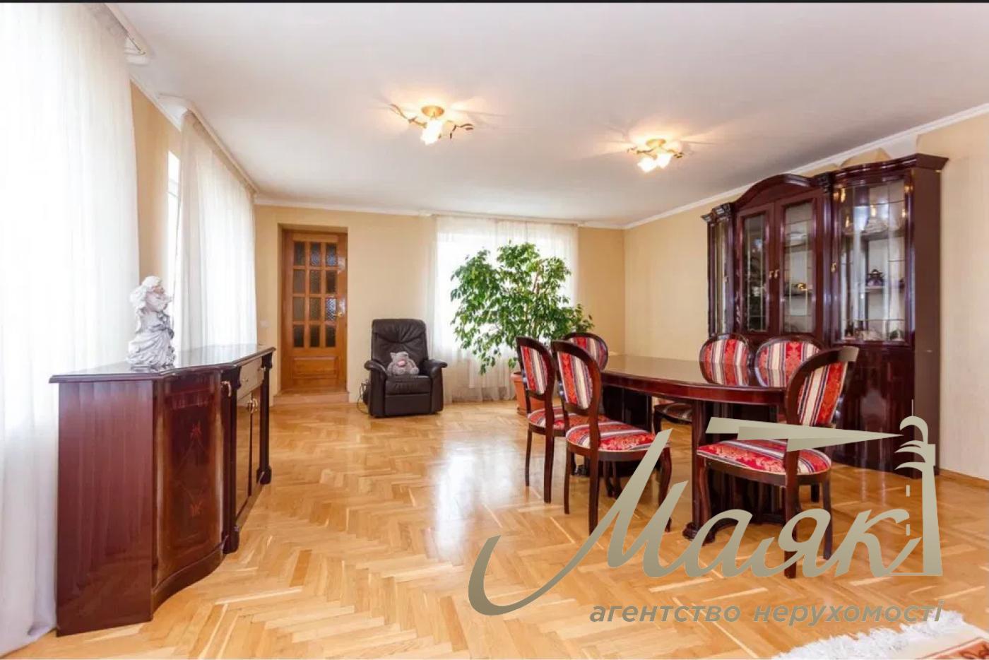 Sale of house for business 560 sq.m. 2 floors. Center. Solomyansky.