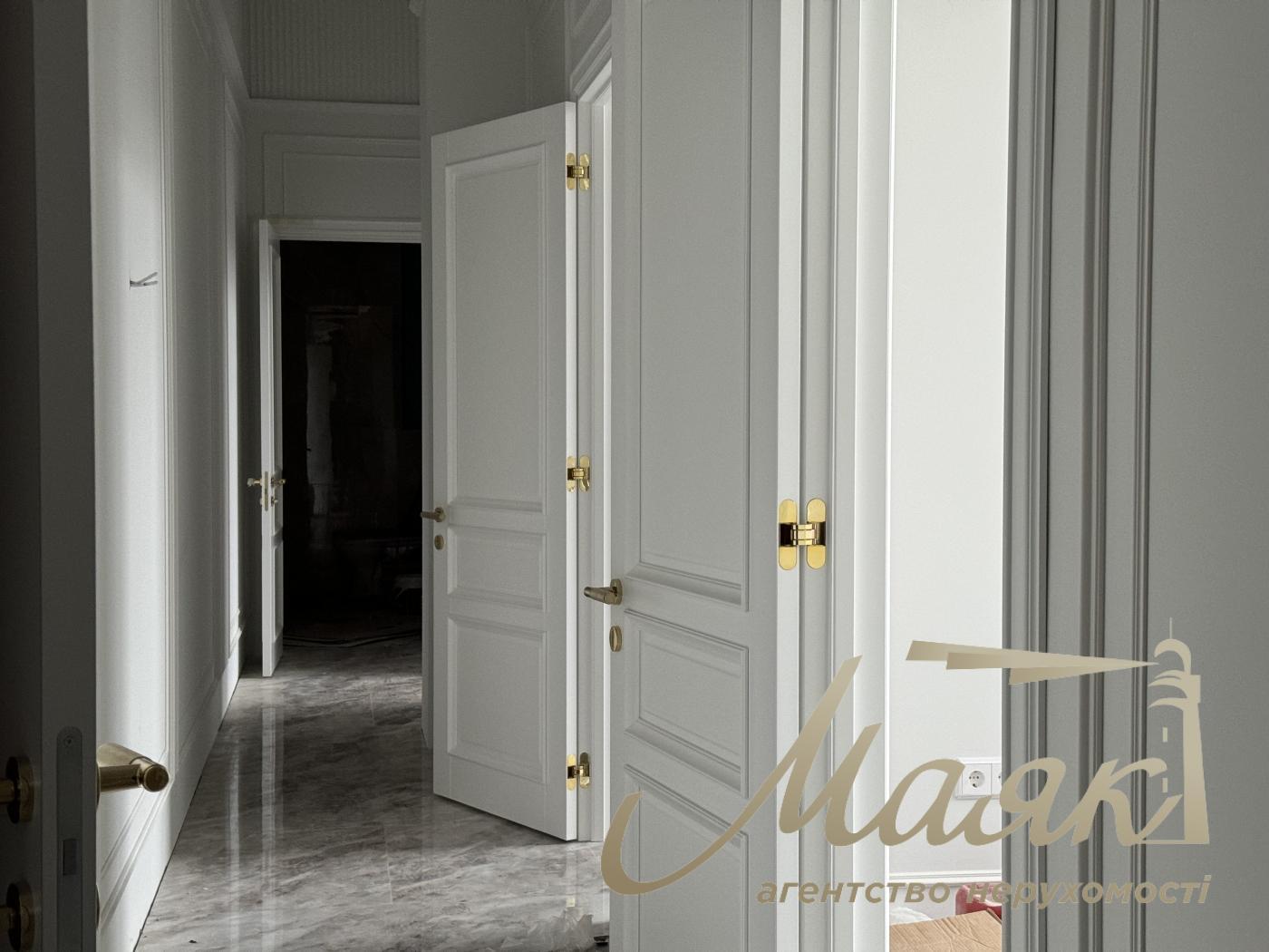 Clinic for sale in LCD French Quarter 2, Predslavynska street, Center, Kiev