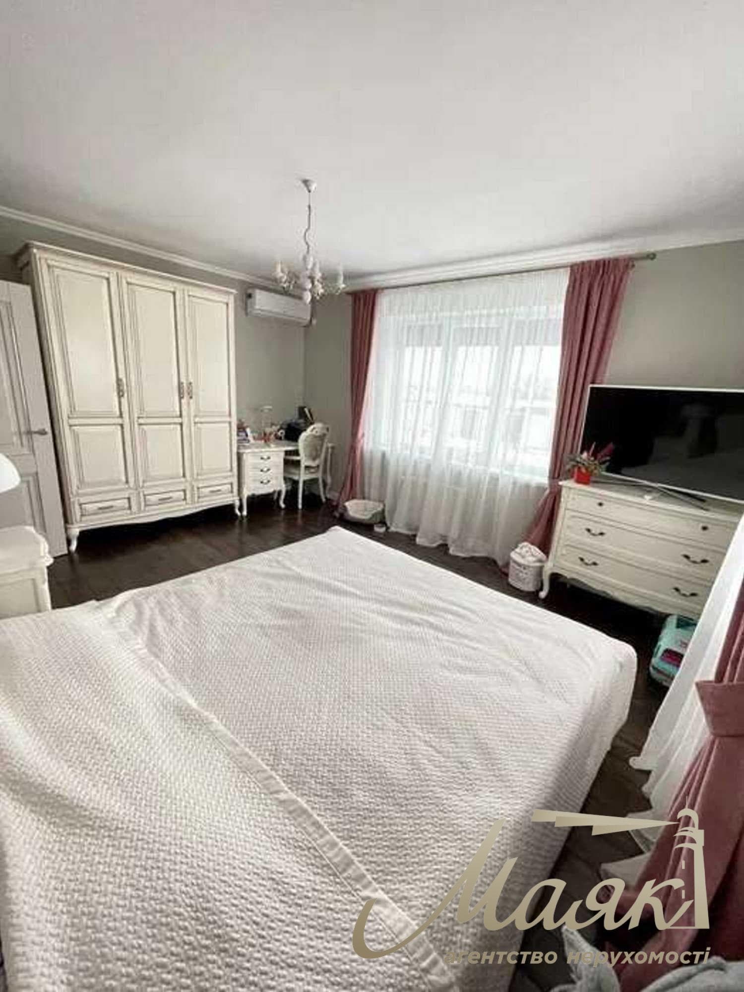 Продаж будинку 196м2 в с.Гатне, поруч з Києвом, 6 соток землі, Києво-Святошинський район.