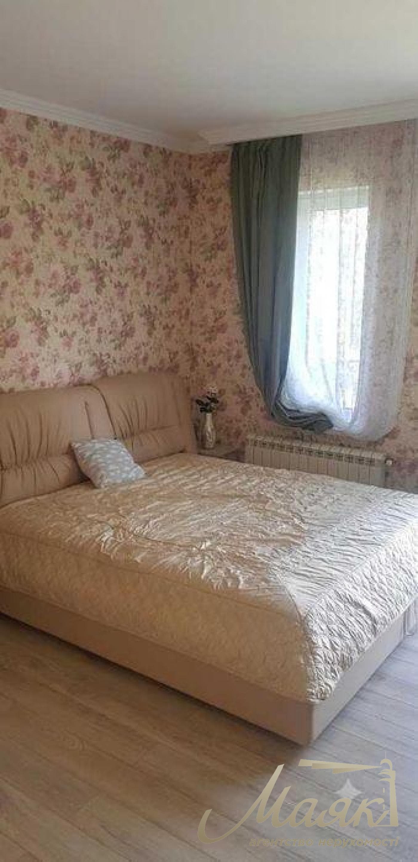Оренда двоповерхового будинку площею 240,8 м² у Козині/Конча-Заспі, біля річки Козинка, Київська область, Обухівський напрямок.