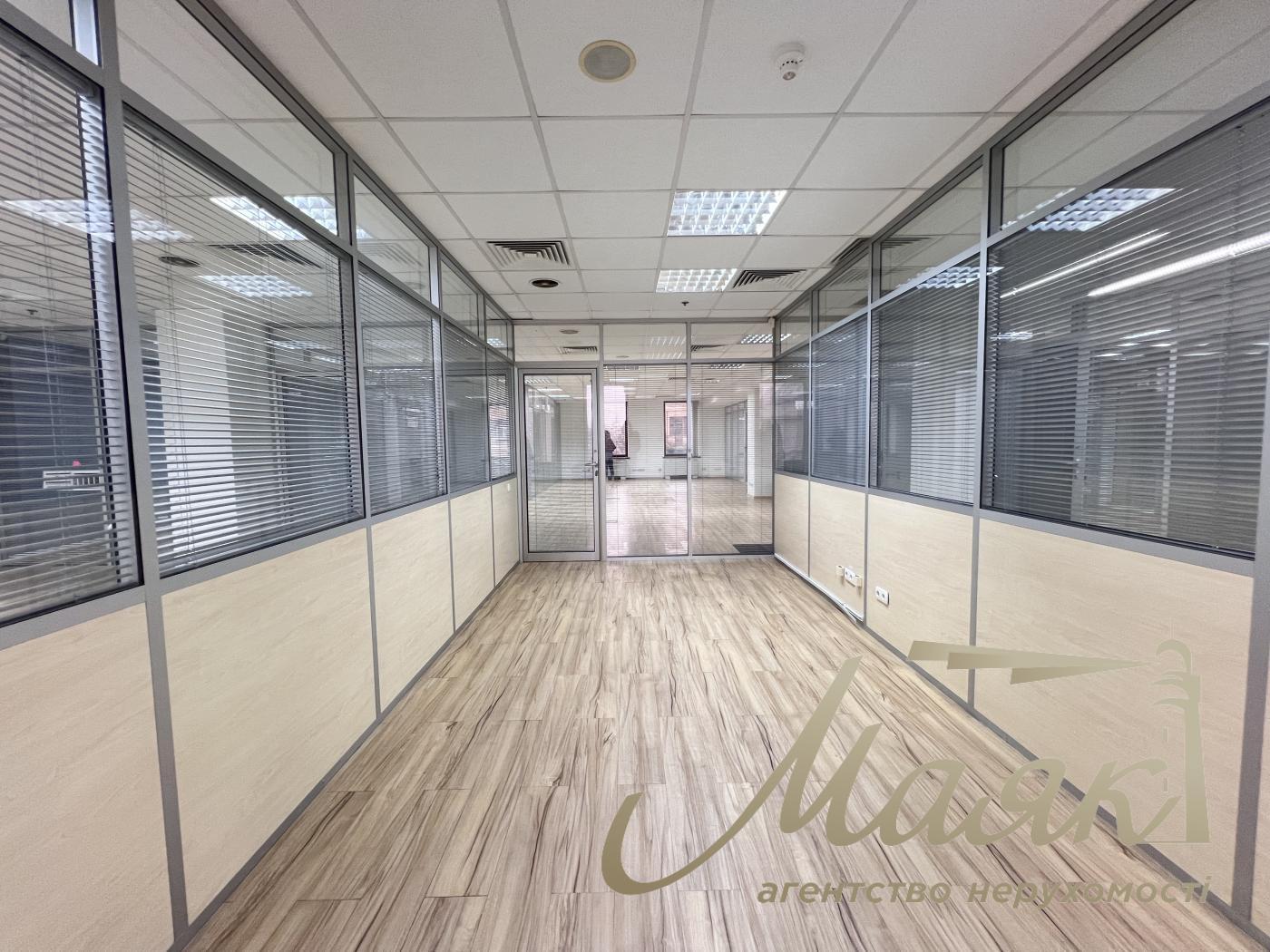 Оренда офісу 285 кв.м. в БЦ Леонардо вул.Богдана Хмельницького 52/17