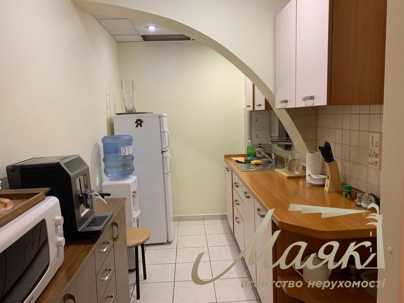 Sale of office 300 sq.m. in the center of Kiev, near the NSC "Olympic"