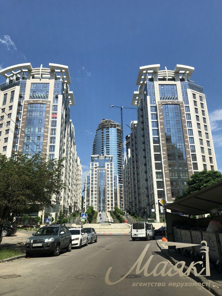 Продаж квартири в ЖК "Бульвар Фонтанів" ул. Саперне поле -5.