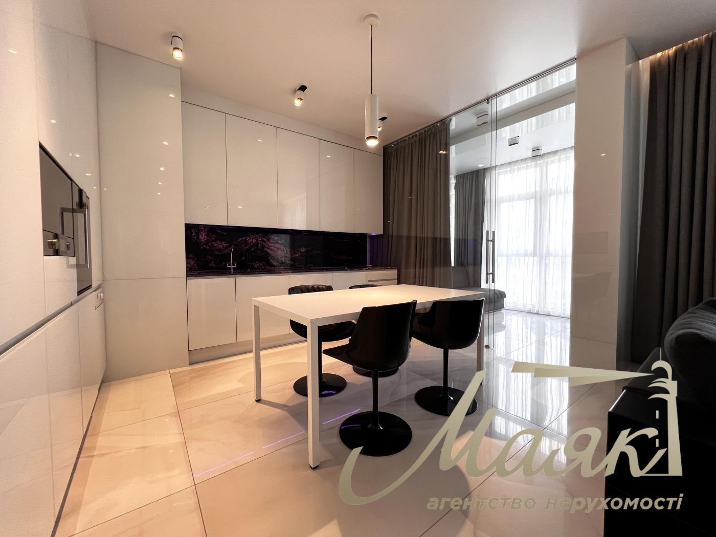 For sale 4-bedroom apartment, LCD Novopecherskie Lipki, 116.4m², Pechersk, Kyiv