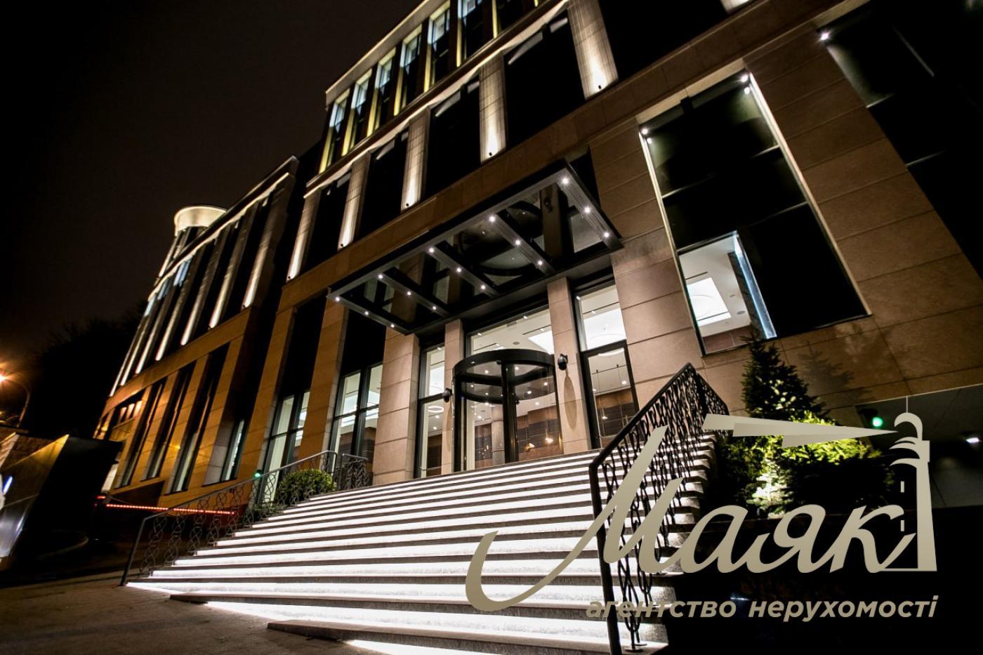 Оренда офісного приміщення з терасою 900м2 на Подолі, вул. Сагайдачного