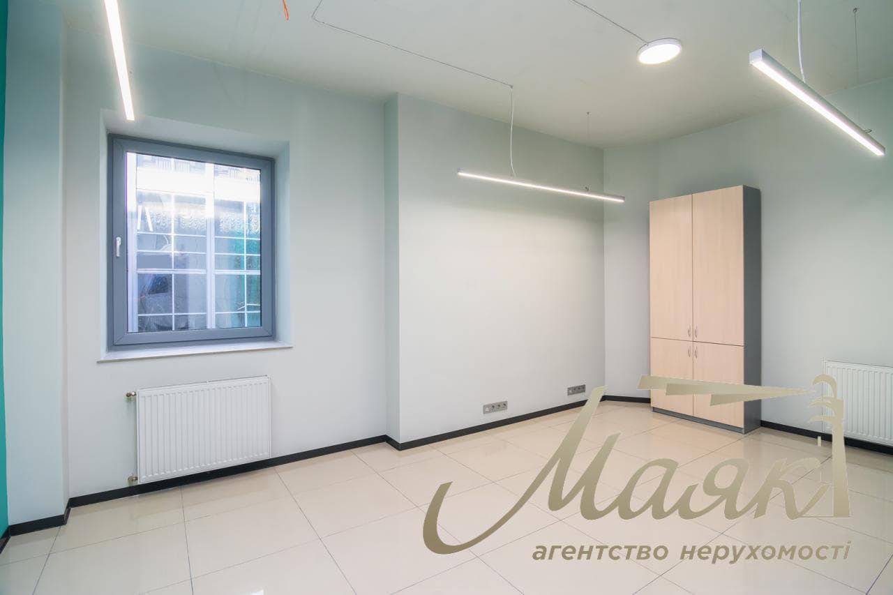 Office space for rent, brand-new, 240 m², near the Dvorets Sporta metro station