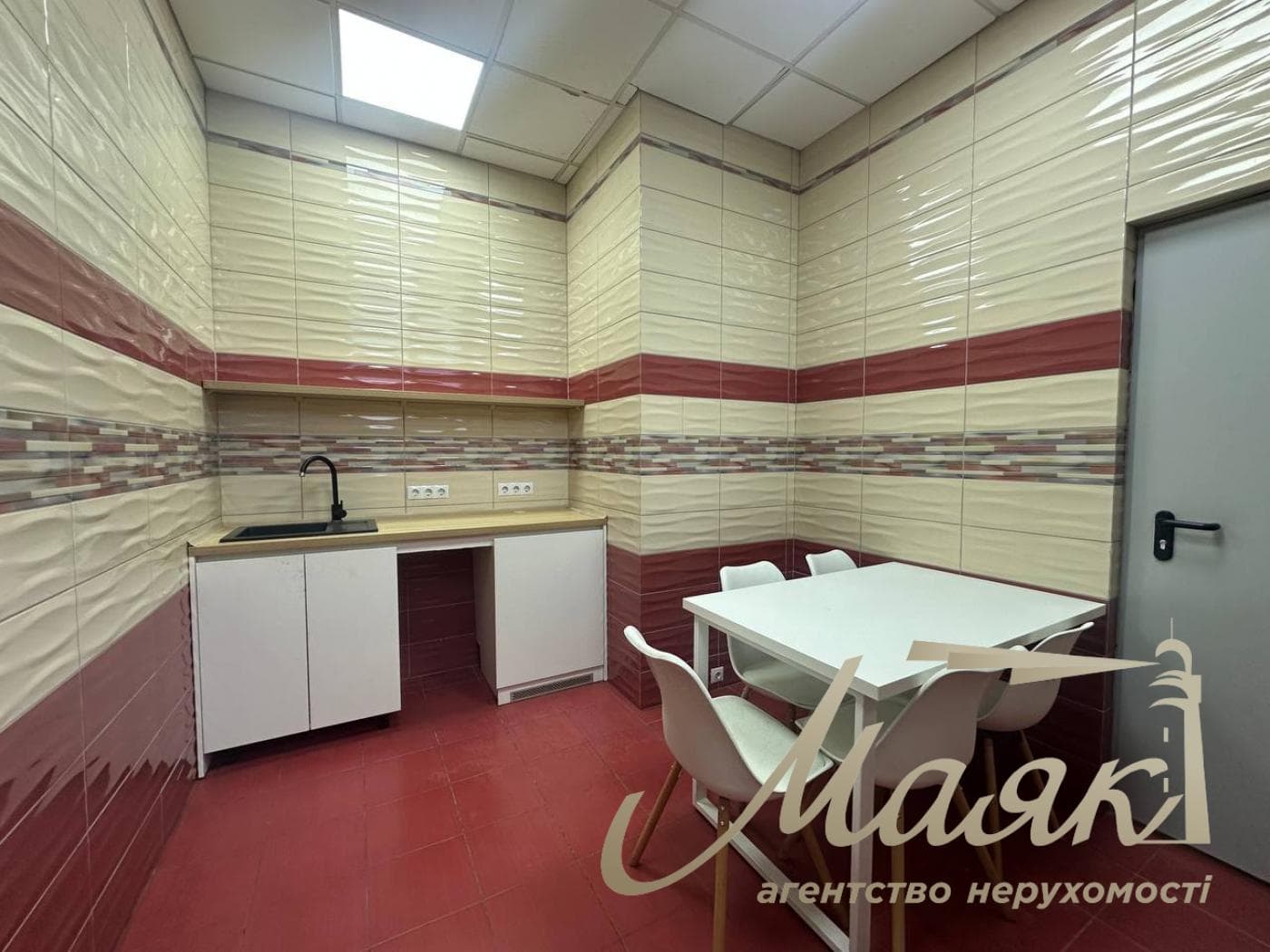 Оренда офісу площею 180 м² у бізнес-центрі «Доміно», вул. Нижній Вал, 51, Поділ.