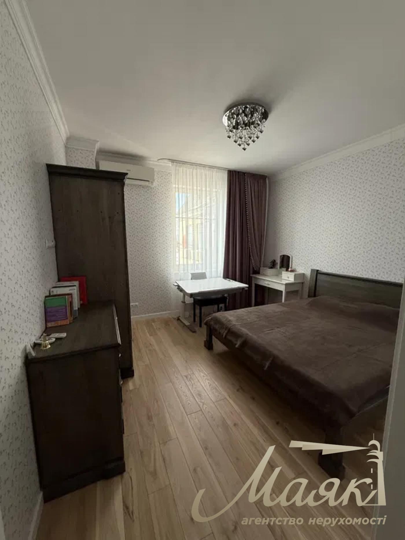 Продаж 2-к квартири в ЖК Граф Толстой, Центр