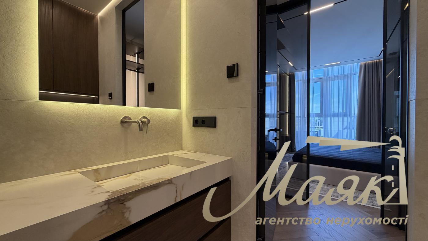 Продаж квартири 118м2 в ЖК Новопечерськие липки, ул. Андрея Верхогляда 15Б. (Михайла Драгомирова)