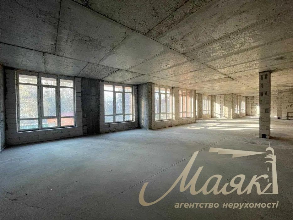 Оренда фасадного приміщення (418 м²) на першому поверсі за адресою: вул. Польова, 73, Солом’янський район.