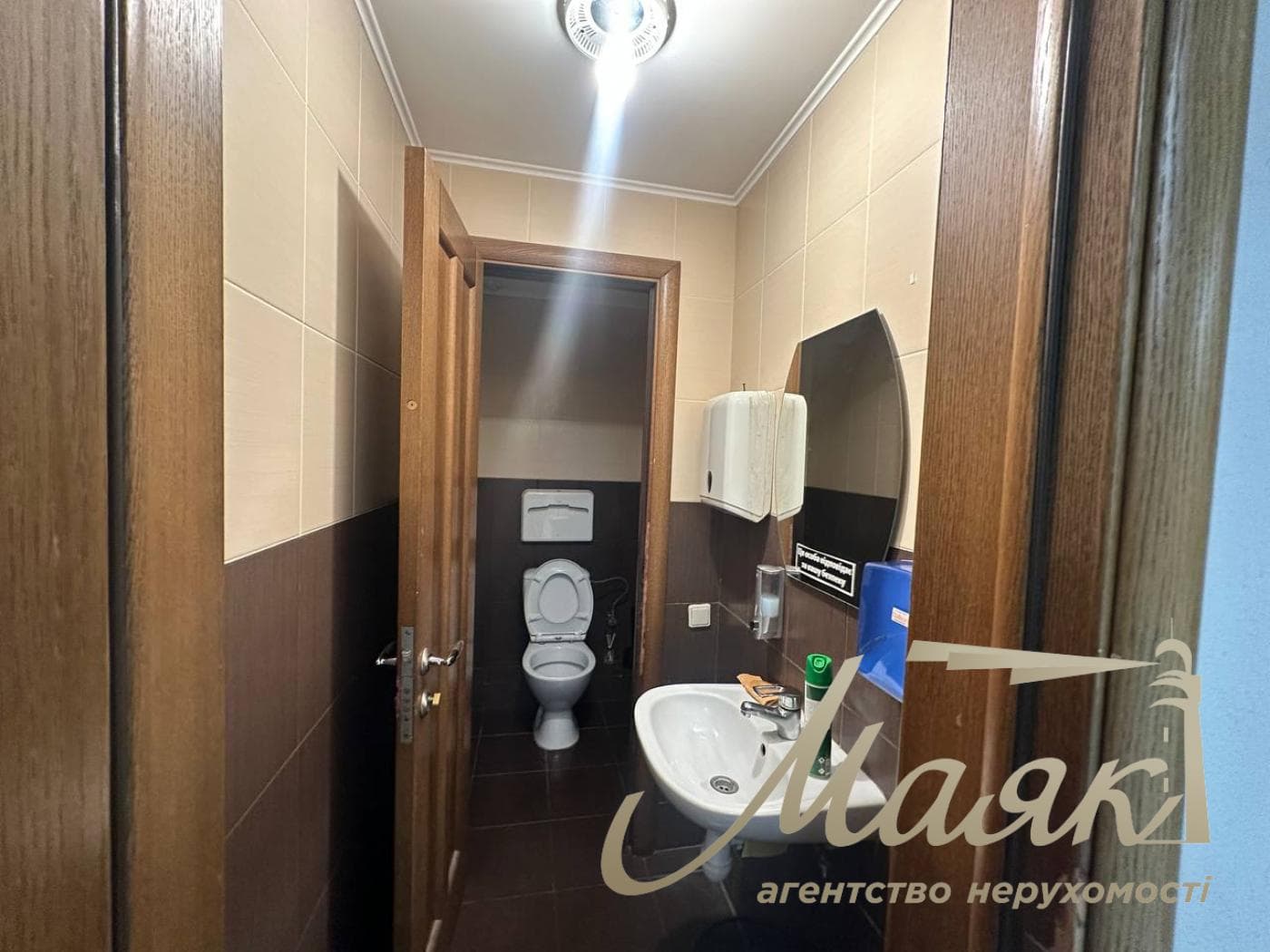 Оренда офісу площею 500 м² на провулку Крестовому, 2, Арсенальна.