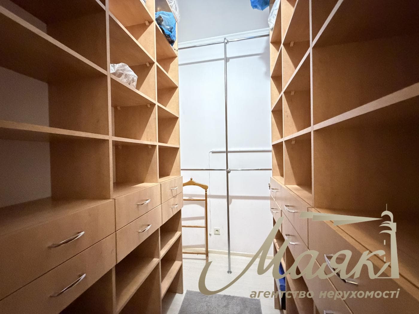 3-Bedroom Apartment for Rent in the Novopecherskie Lipki Residential Complex, Verkholyad Street (Dragomirova)