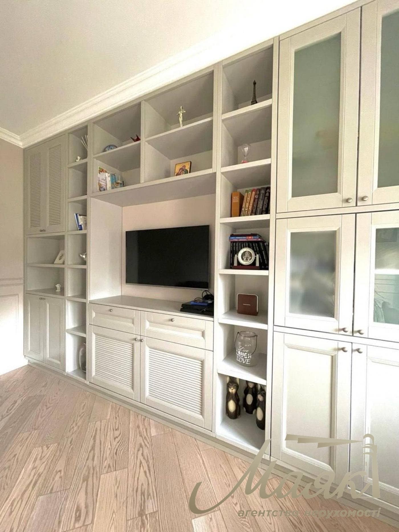 For sale 4 bedroom apartment in Park Avenue Residential Complex, 60 Goloseevsky Ave.