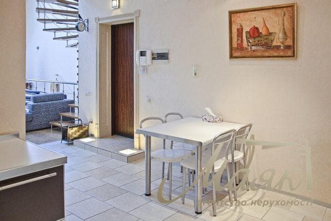 For sale 4-room apartment, Sofiyskaya Square