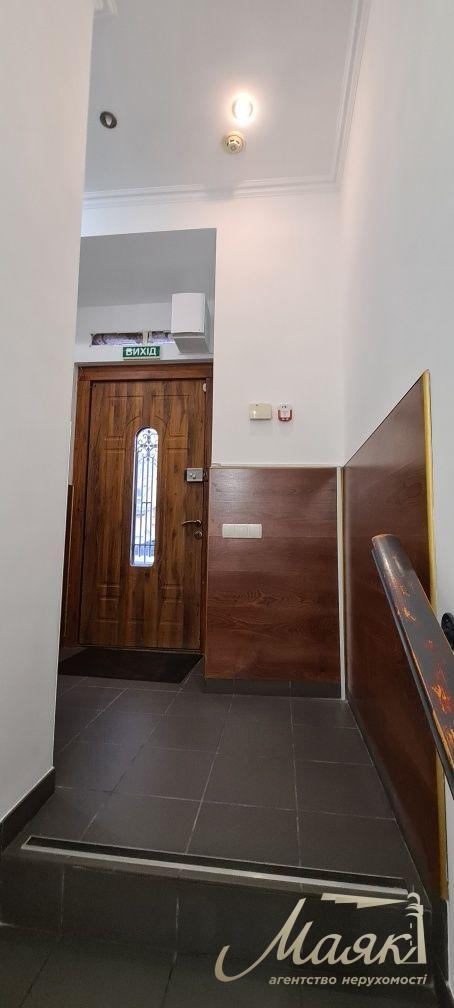 Оренда фасадного приміщення 150 м2 на Подолі, Оболенська 9