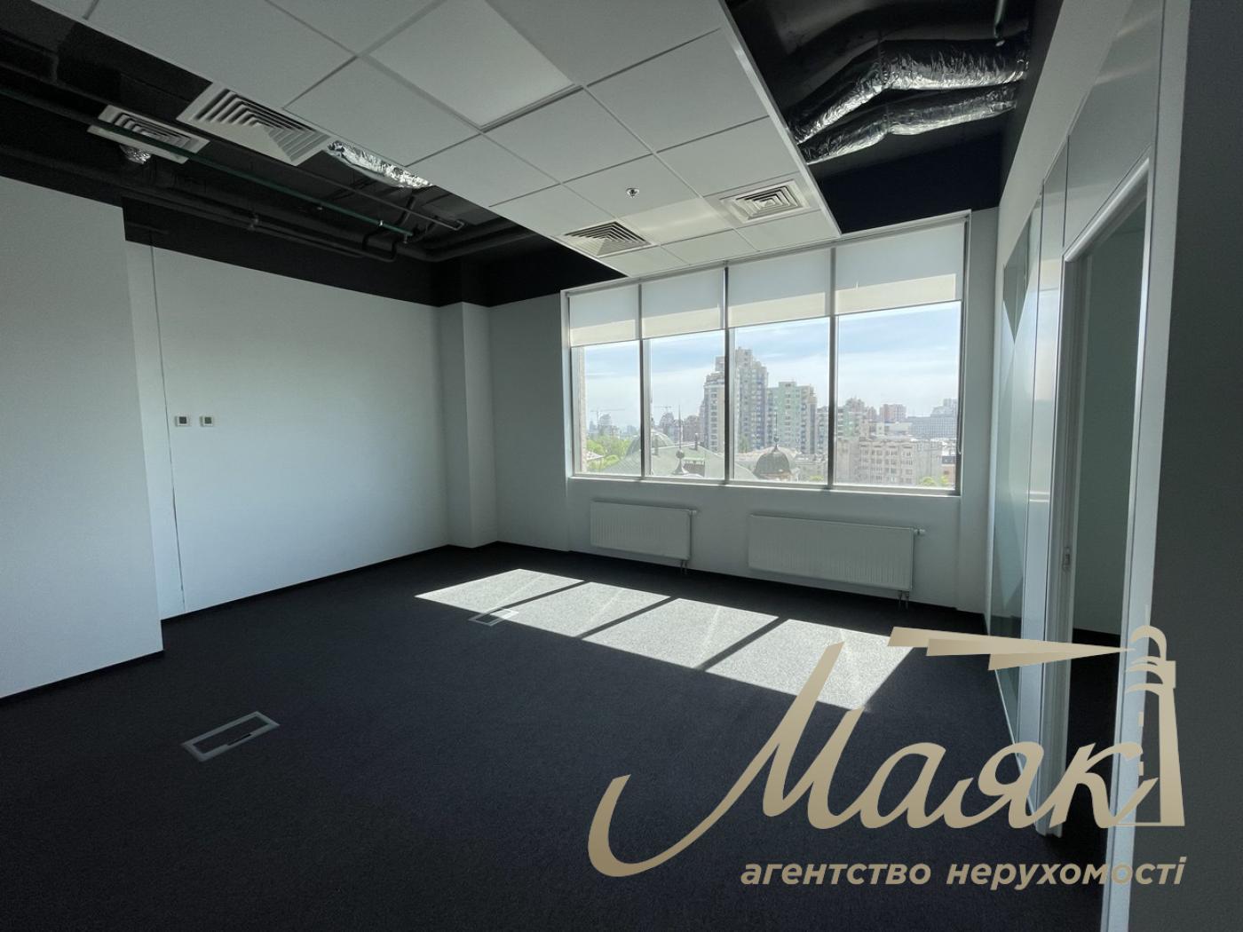 Office for rent with view 540m2 in the center, Senator Business Center