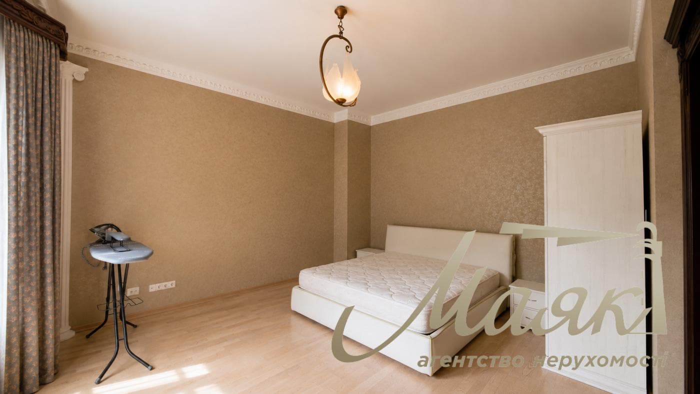 Оренда таунхауса площею 427 м² з видом на Ботанічний сад, Печерський район