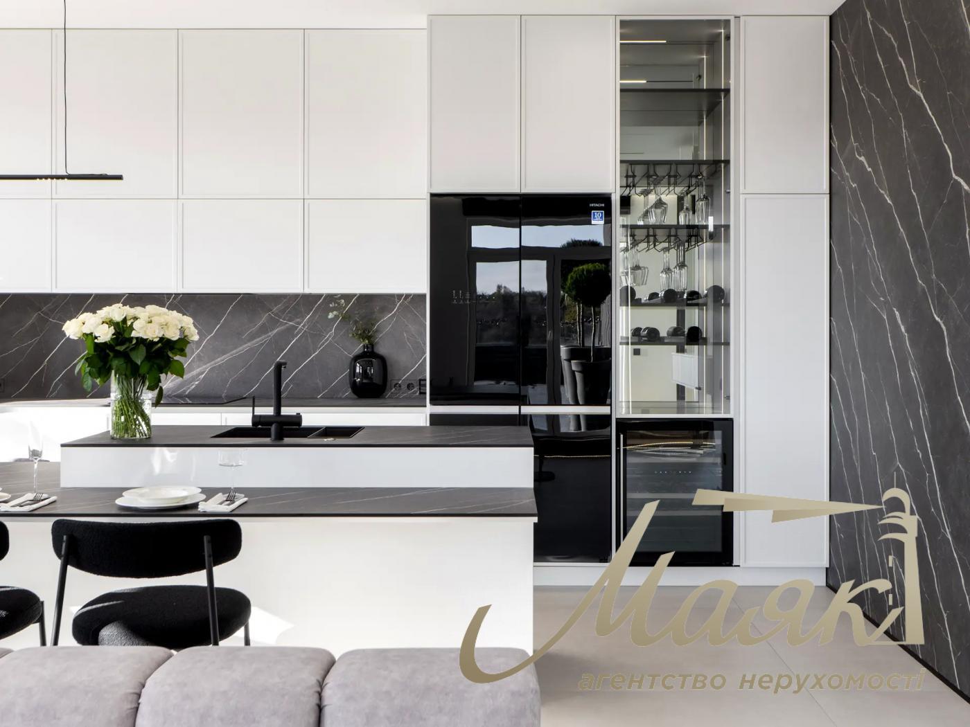 Продаж 3-х кімнатної квартири в ЖК Солом'янський вул. Університетська вул., 17-А