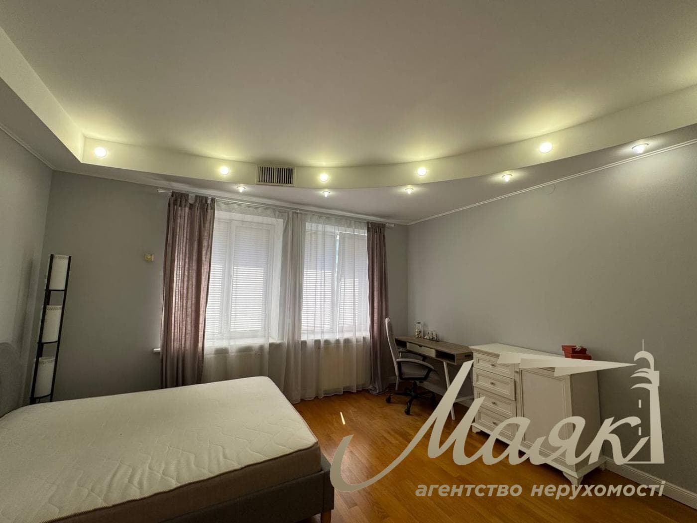 Продаж 3-х кімнатної квартири, Драгомирова, 4, Печерськ, Центр!