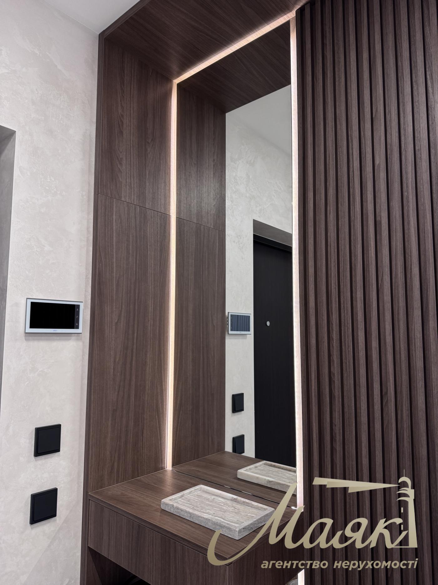 Продаж квартири 120m2 в ЖК Французький квартал 2, вул. Джона Маккейна 3а, Центр, Київ