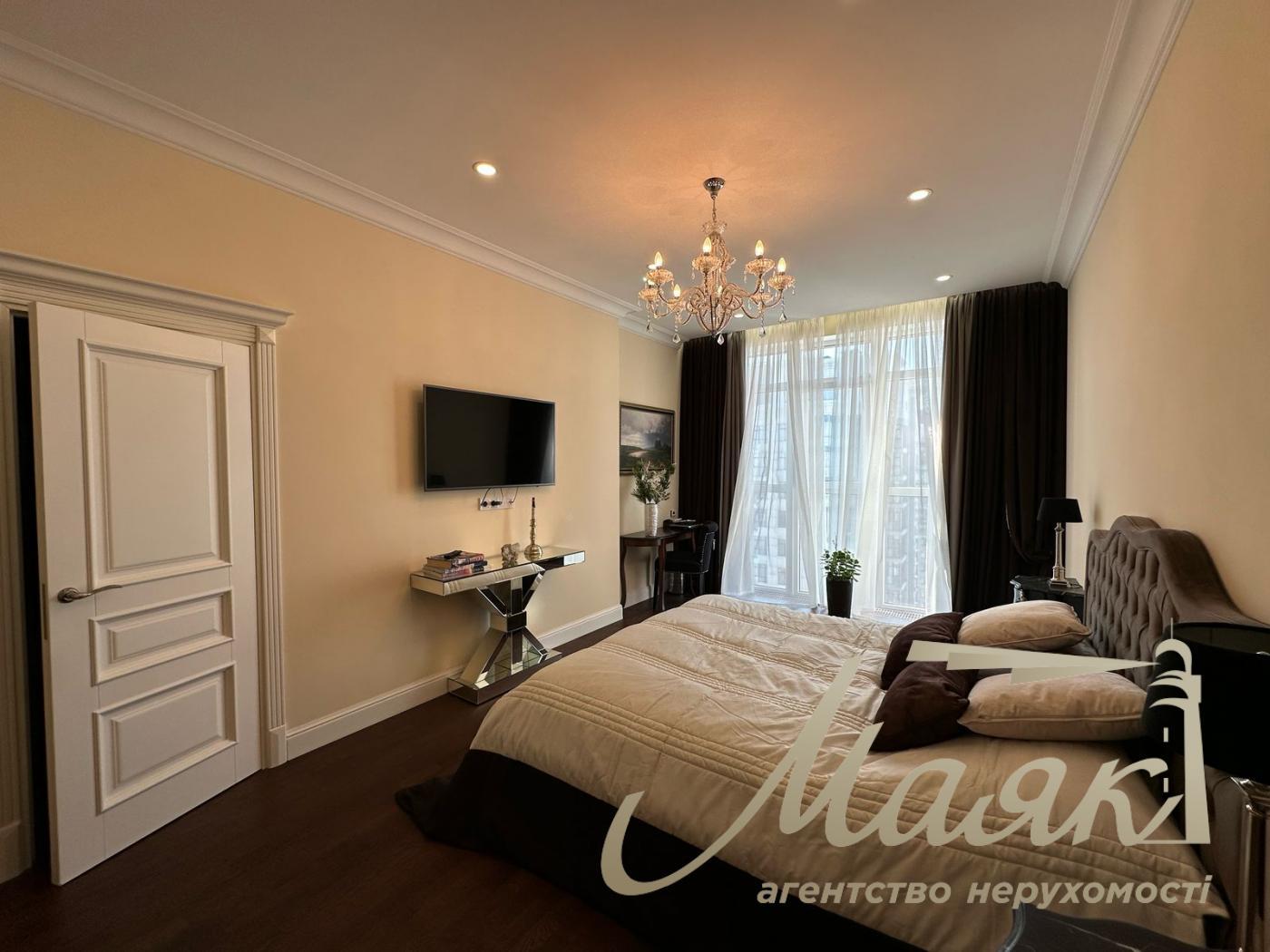 Sale of apartment 156m2 in residential complex Novopecherskie Lipki, Andreya Verkhoglyada st., Pechersk, Kyiv
