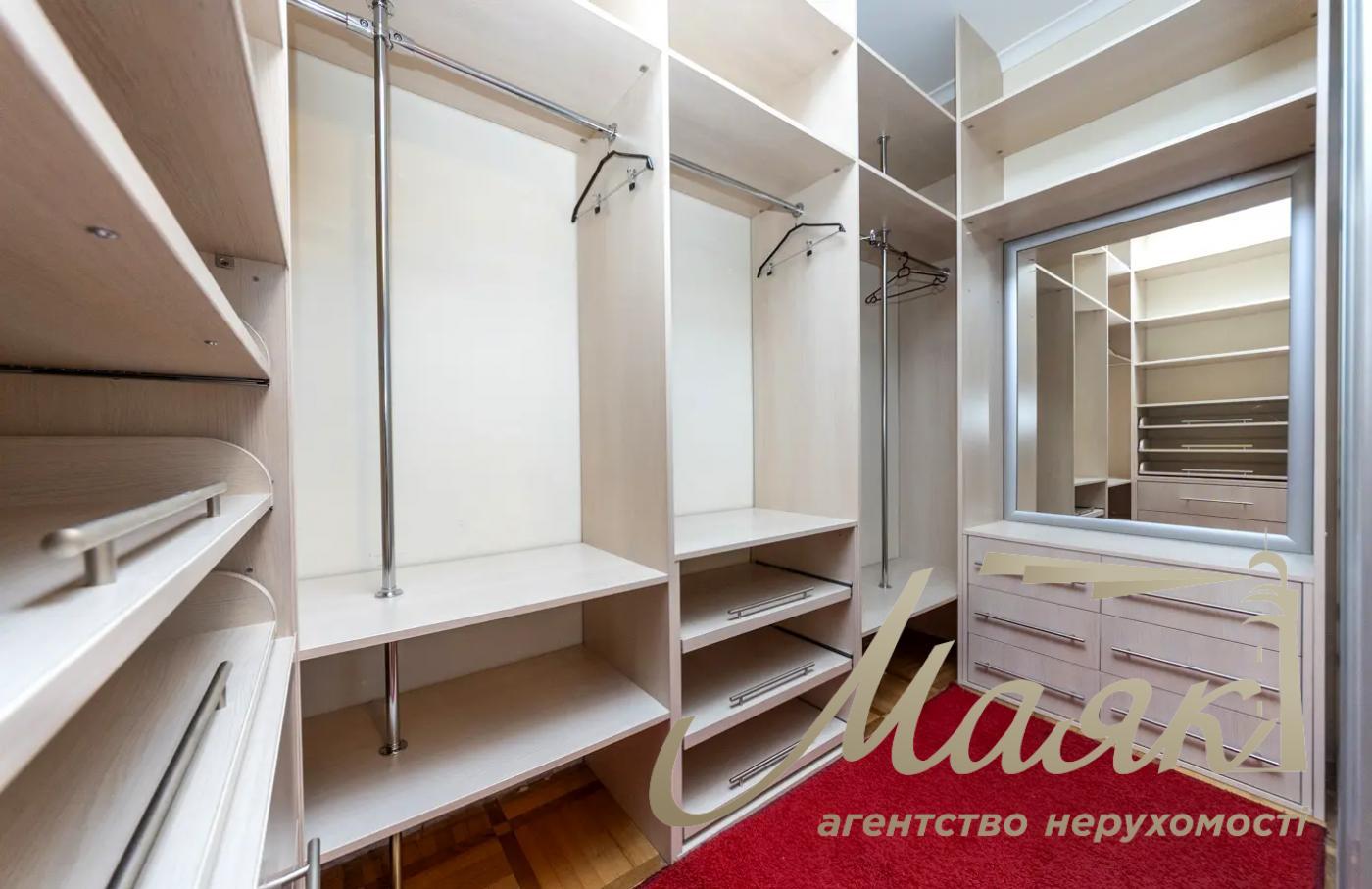 Продажа элитного дома 631м2 в Киеве, Голосеевский р-н, с.Вита-Литовская, пров. Залужный