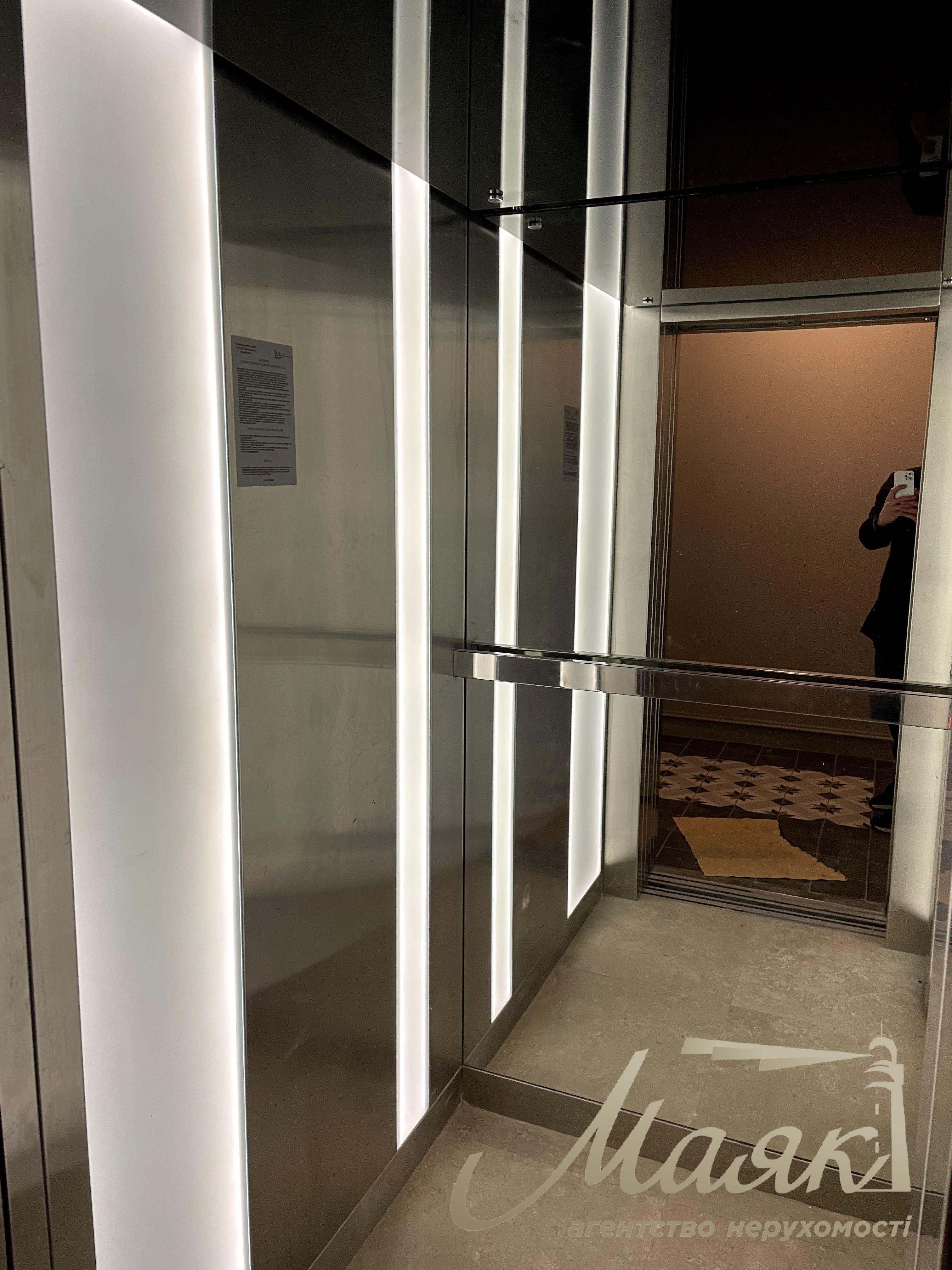 For sale 3-bedroom apartment 150m2 Institutskaya str. 13A - Historical Center, Lipki, Pechersk