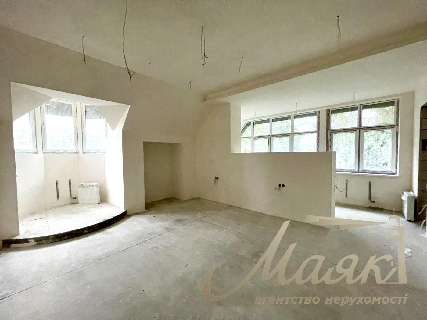 Продаж будинку з гаражем 365м2, ділянка 15 соток у КМ "ОБРІЙ - К" вул. Центральна, у с. Козин,