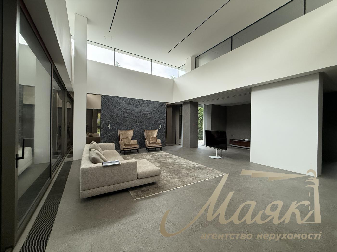 Продажа 1-этажного дома 305 м2, в Плютах