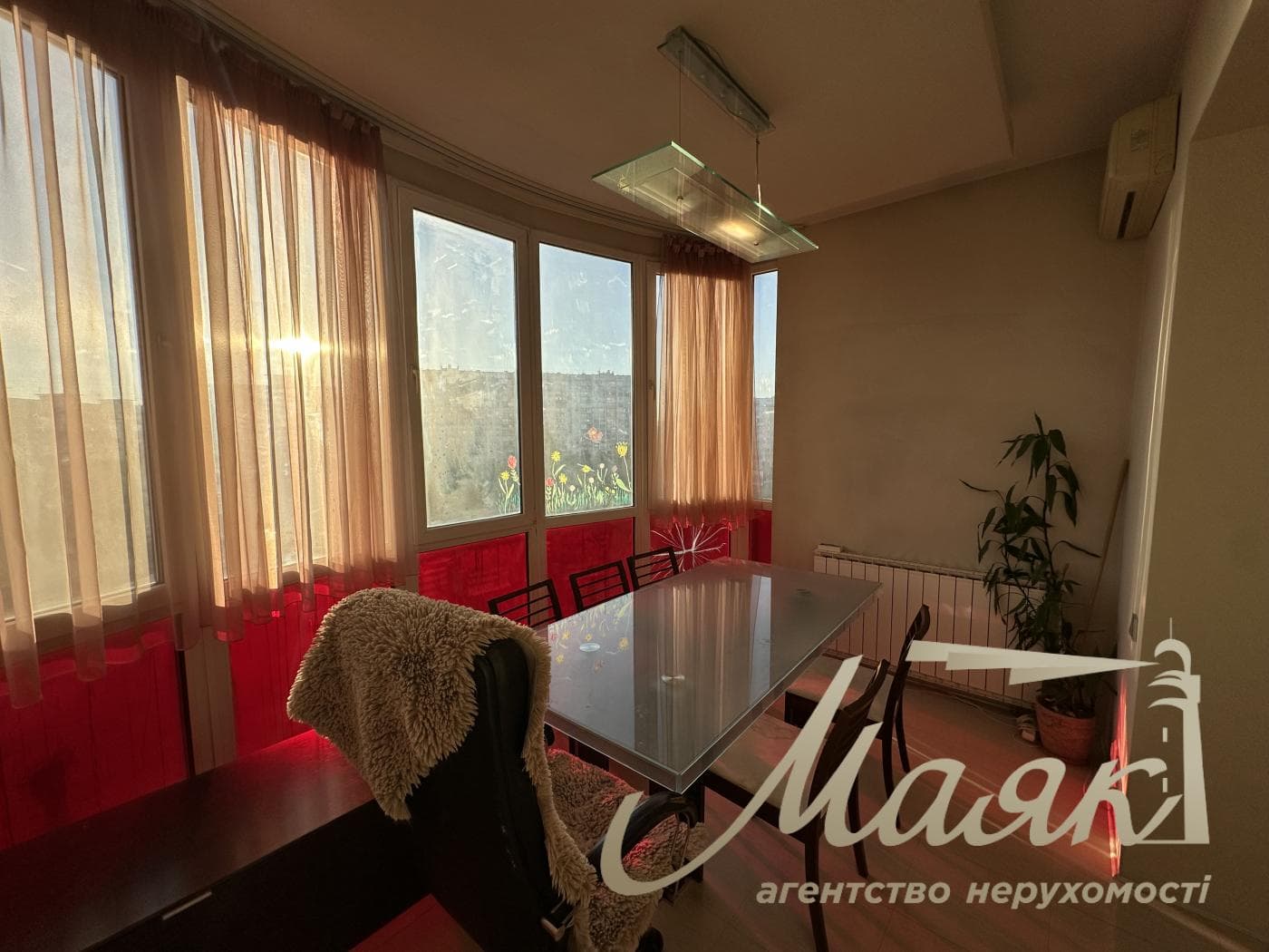 3-bedroom apartment (122 m²) for rent at 10-A Ivasyuka Ave.