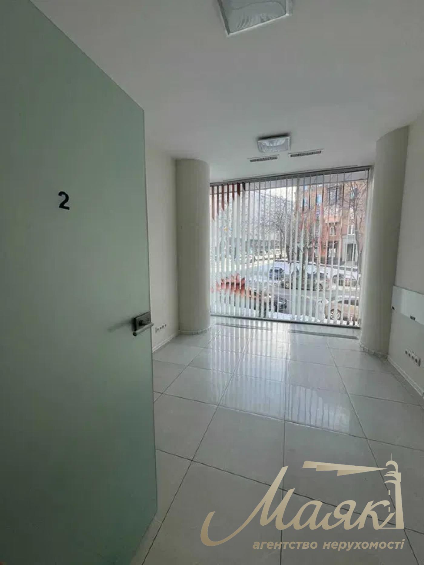 Аренда фасадного помещения 232 м.кв. возле GoodWine, м. Кловськая