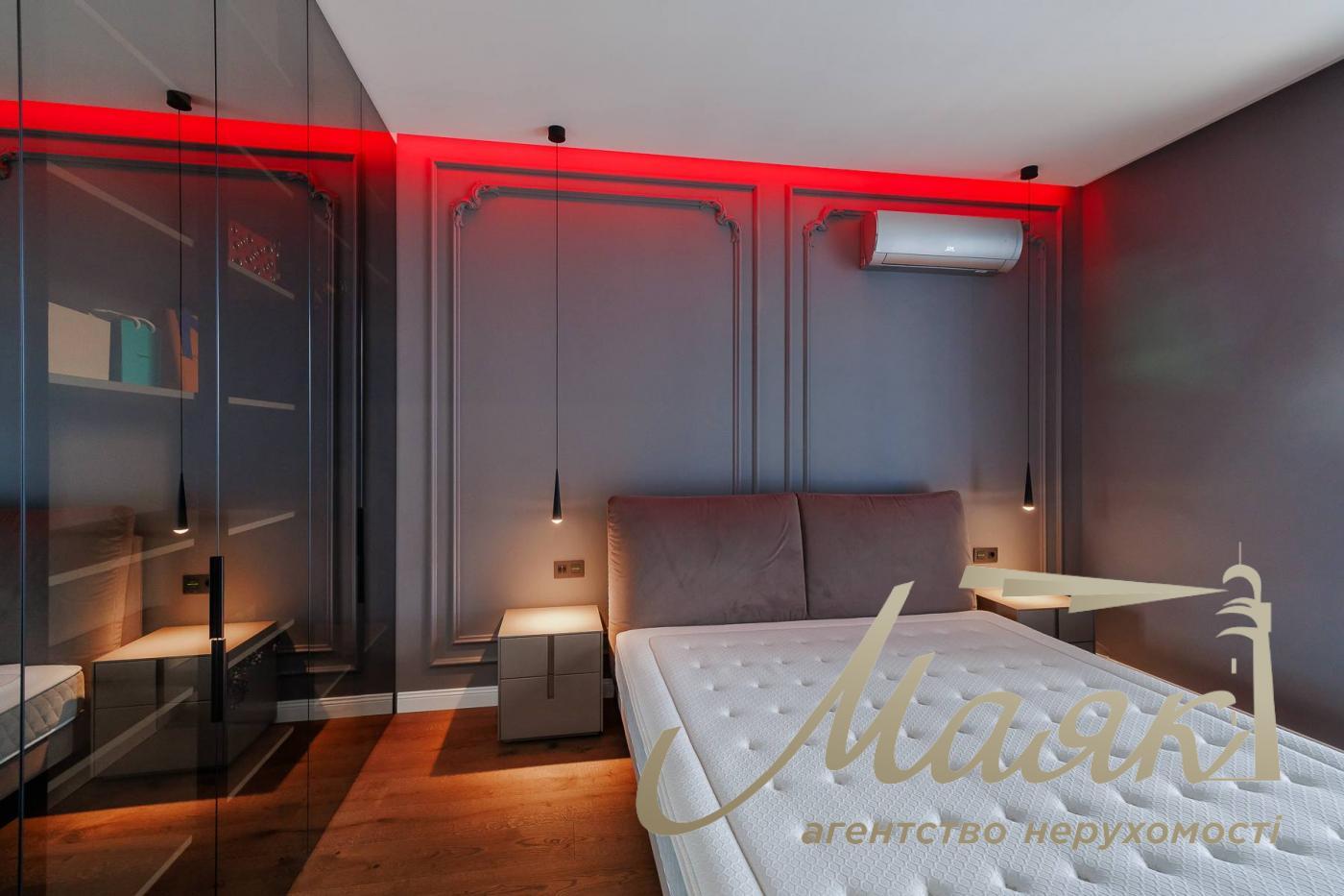 For sale 1k apartment 55 m², LCD "Novopecherskie Lipki", Verkhoglyada/Dragomirov str. 15B, Pechersk district