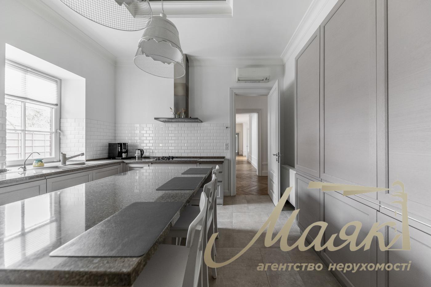 Продажа загородной резиденции в с.Капитановка, Киево-Святошинский р-н