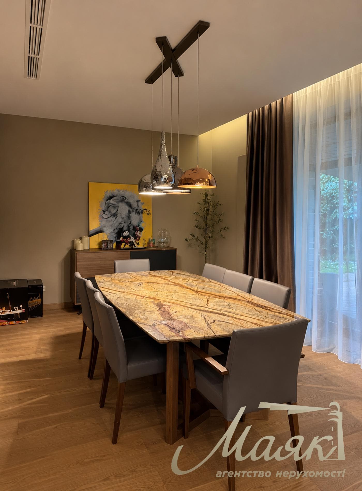 Оренда 2-поверхового будинку площею 375 м², житловий комплекс «Сонячна Долина», Романків