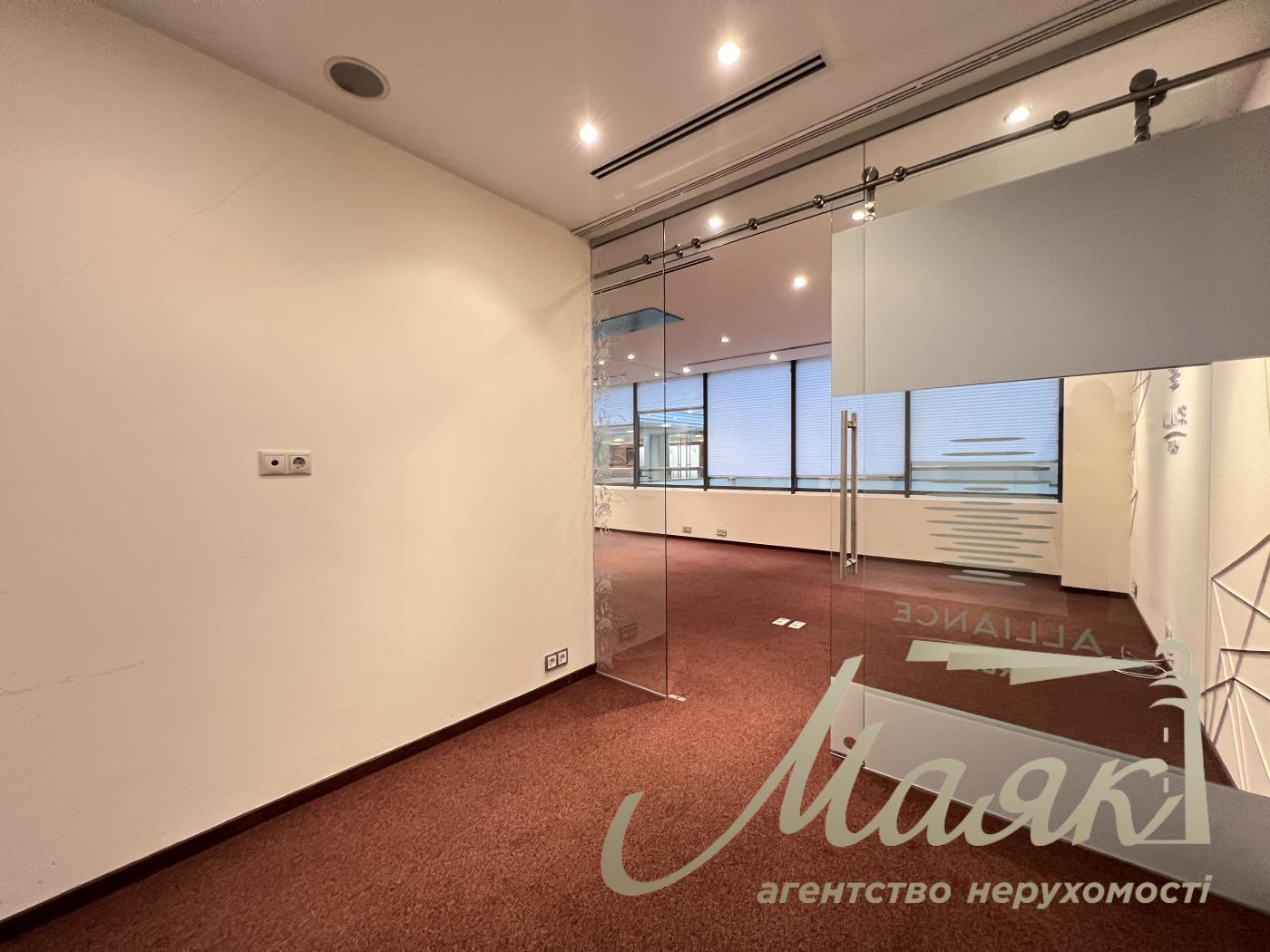 Оренда офісу 77 кв.м в БЦ Леонардо по вул. Богдана Хмельницького 52/17