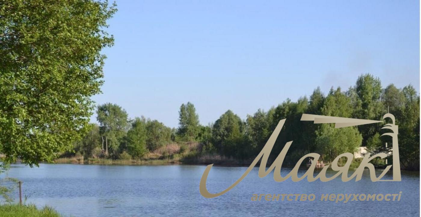 Sale of land with access to water in the town on the Dam. Kozin