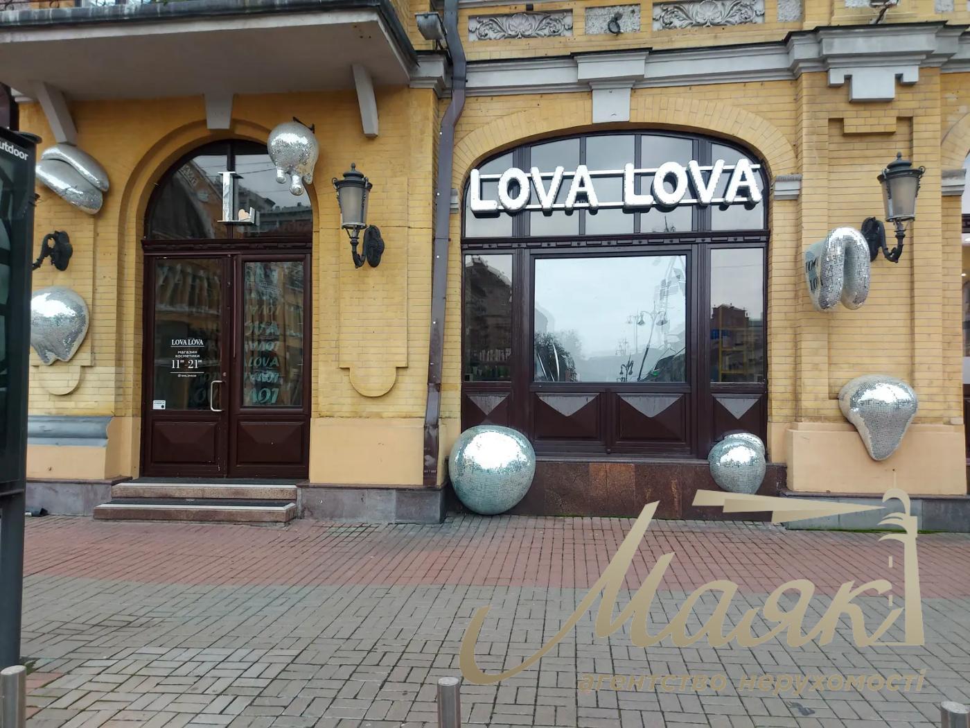 Оренда фасадного комерційного приміщення на Бессарасбкой площі, Центр.