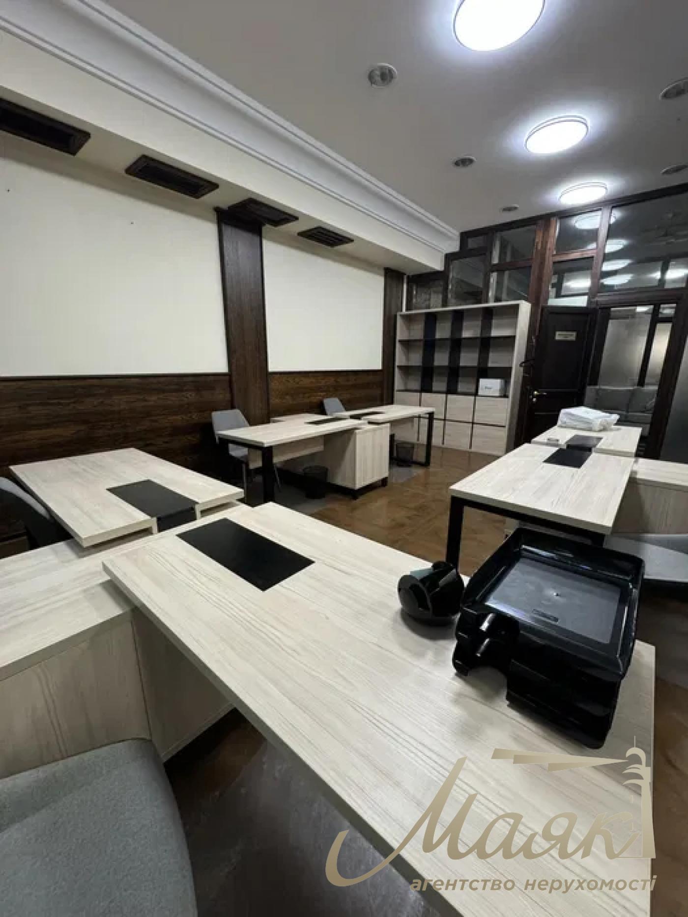 Office for rent 140 sq.m. Zhilyanskaya str., Center