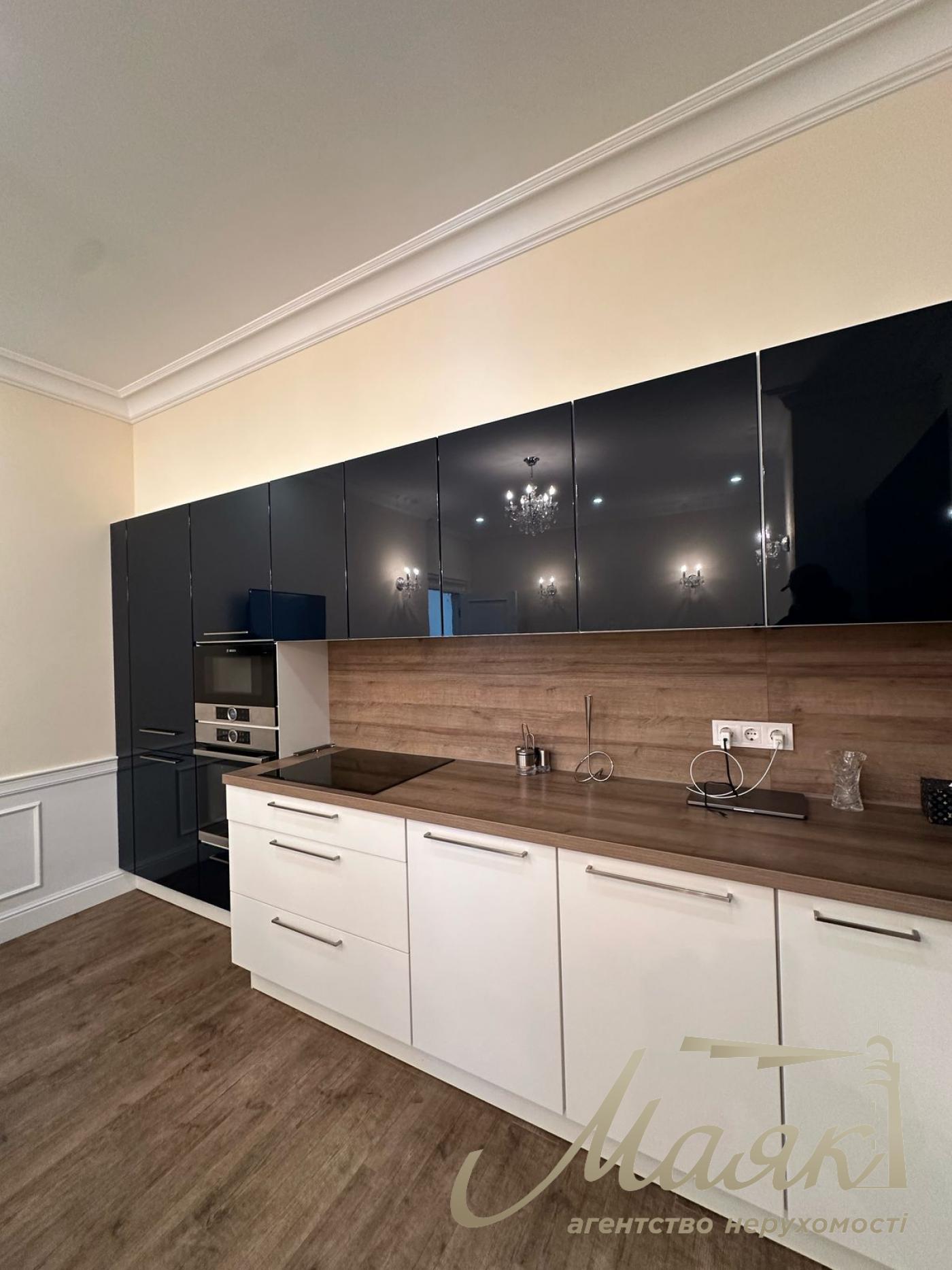 Sale of apartment 156m2 in residential complex Novopecherskie Lipki, Andreya Verkhoglyada st., Pechersk, Kyiv